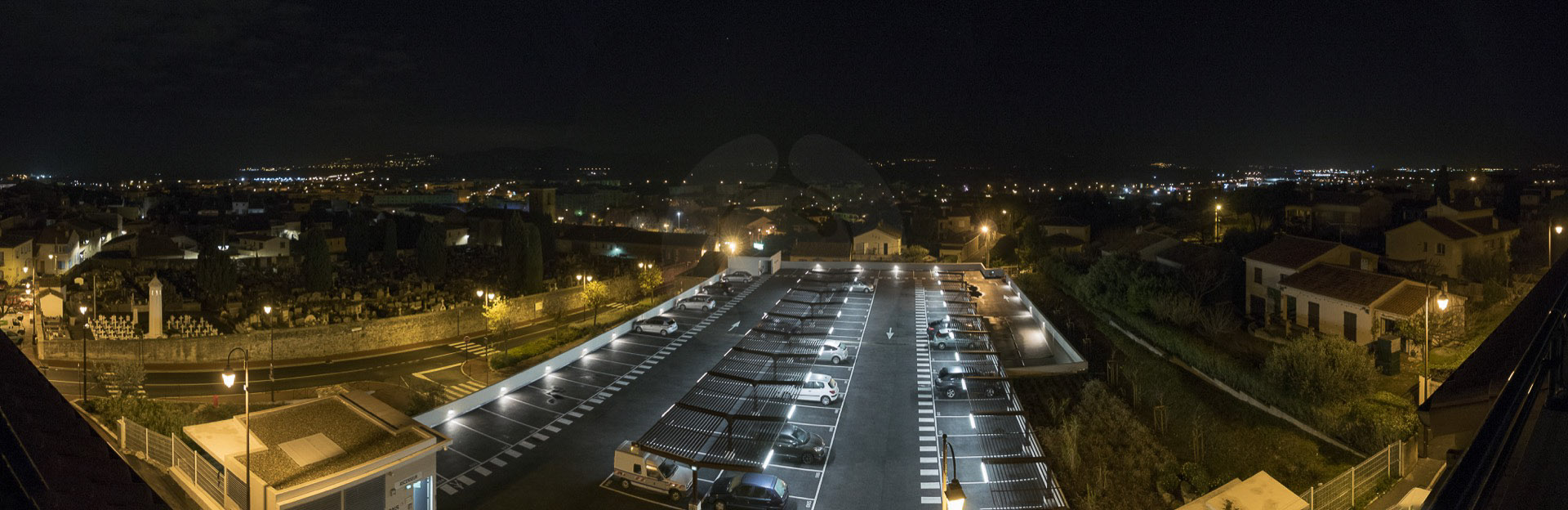 3-le-parking-aubenas-de-nuit-pano-1920-px.jpg