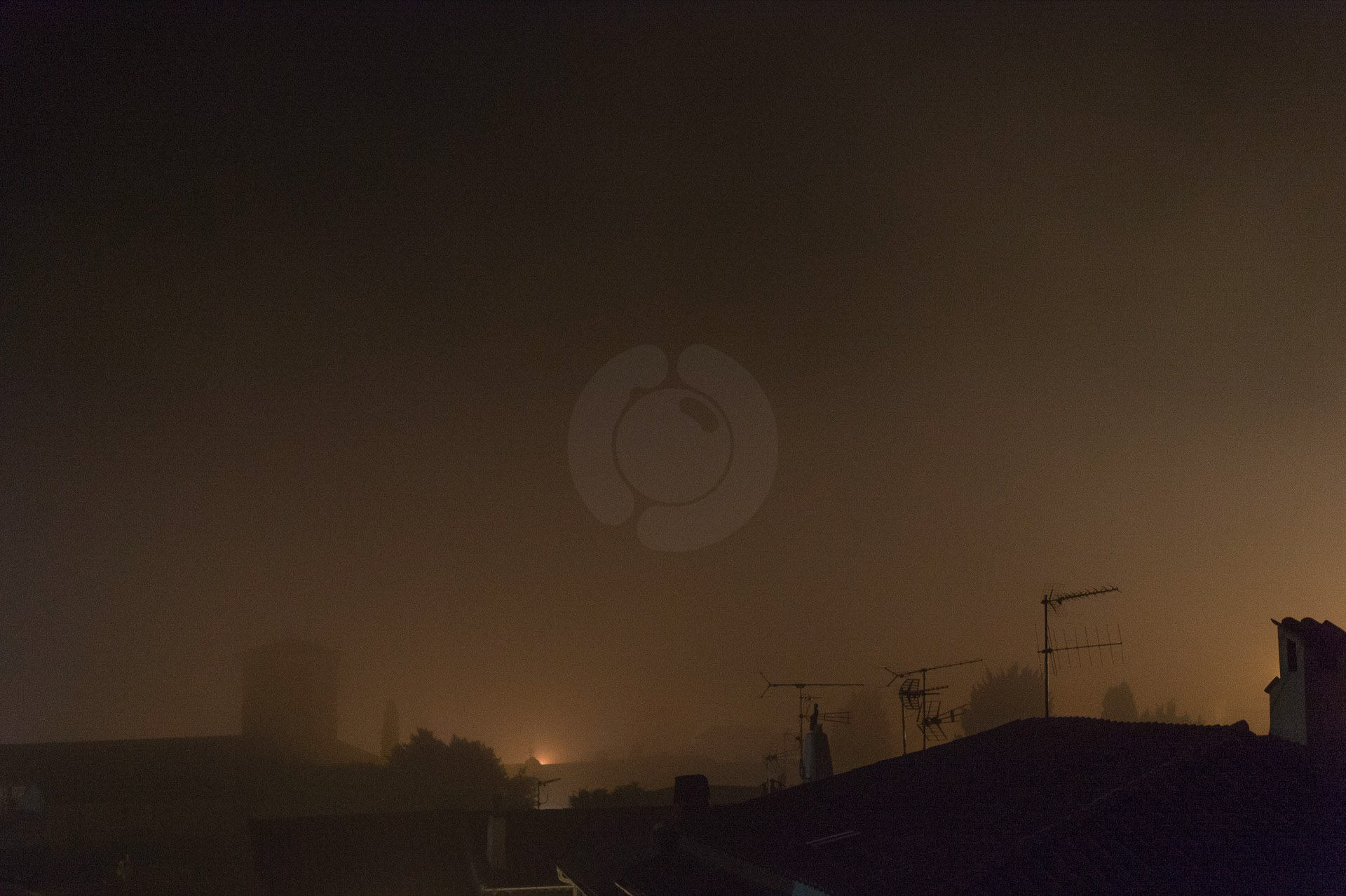 03-brume-la-nuit-sur-les-toits-juin-2016-1920-px